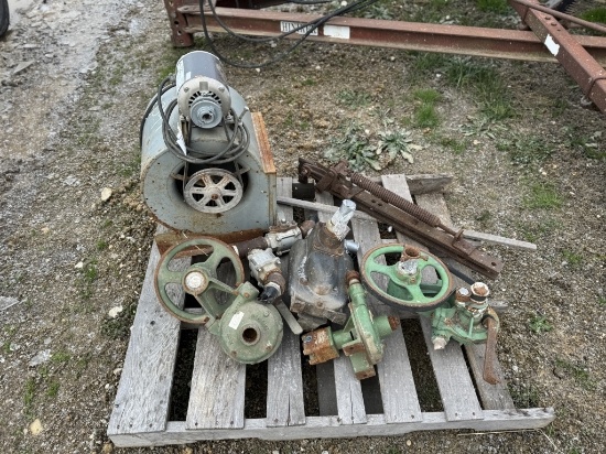 PALLET: (4) PUMPS, FAN, PLOW