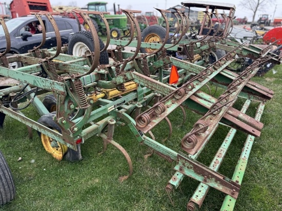 JD 1010 FIELD CULTIVATOR WITH HARROW