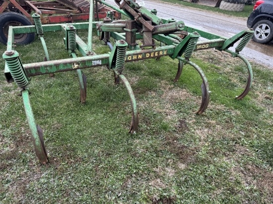 JD 1600 CHISEL PLOW