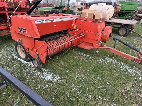 MASSEY FERGUSON 224 SQUARE BALER