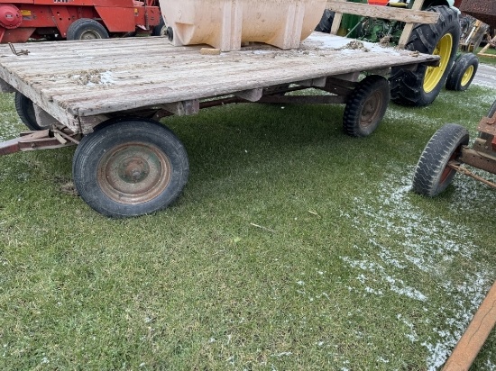 FLATBED WAGON WITH NEW IDEA RUNNING GEAR
