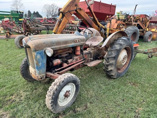 FORD 600 TRACTOR