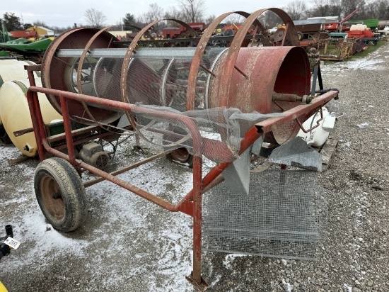 GRAIN CLEANER WITH MOTOR AND SCREENS