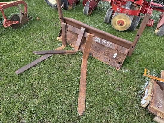 SET OF PALLET FORKS FOR LOADER