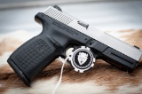 Smith and Wesson 40 S&W pistol, model SW40VE, 1 mag, serial number DUS2704