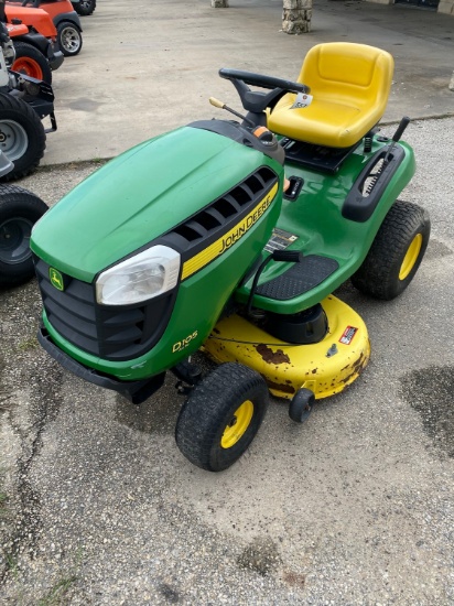 John Deere D105 Auto 42" riding mower runs