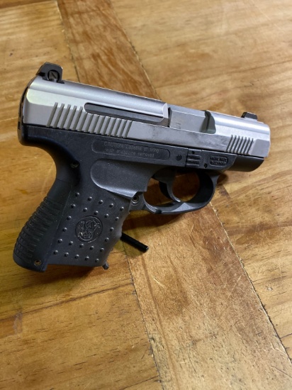 Smith & Wesson SW990L 40 Cal SN#SAJ9139