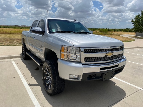 2011 Silverado 1500 , Motor 5.3 V* Automatic transmission, lifted suspension 6" Clean title 95,847 m