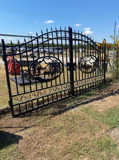 New Greatbear 14ft. Bi-Parting Iron Gate Deer Shelter