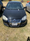 2006 Volkswagon Jetta Black Shows 157K runs & drives diesel engine, clean title cold aC