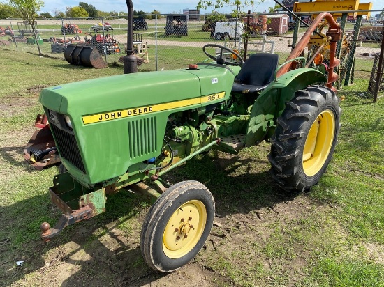 John deere 850 25hp Diesel  2WD Tracotor 900 hrs 2 Owner tractor with owners manual comes with auger