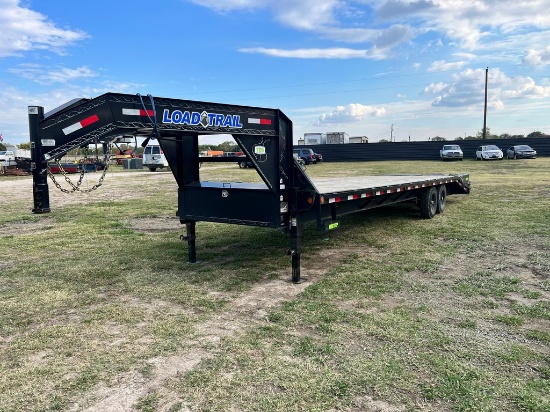 2019 30ft. Low Trail with Max Ramp great condition has title