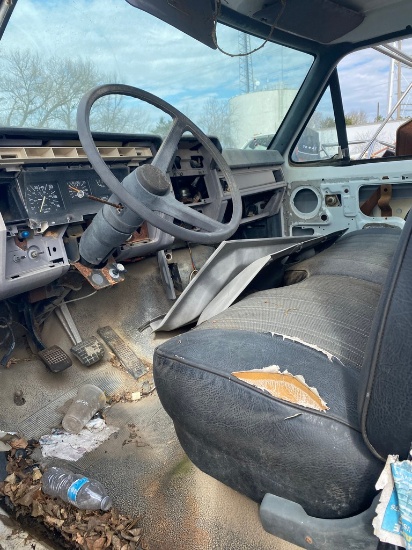1999 Ford F Series parts truck no motor has title vin#XMA02200