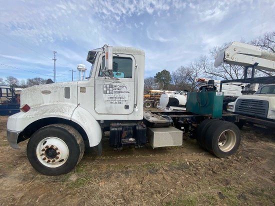 2000 Peterbilt Day Cab 6 speed With CAT Diesel Engine Has title Vin#36582 has title