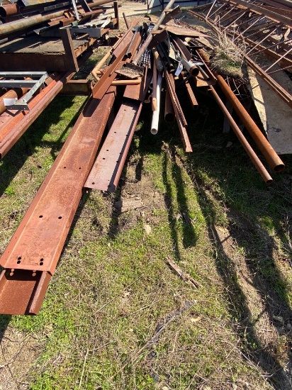 Bundle of misc pipe & metal