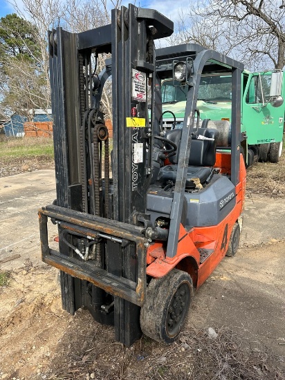 Toyota Forklift model 7FGCU25 Propane 4500lb Capacity side shift runs & operates no issues