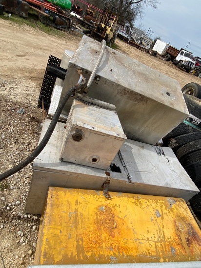 3 Alluminumn tool Boexes,1 metal Tank,1 Hydraulic tank
