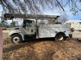 2005 International 4300 DT466 with Altec crane bed/service truck bed vin#188746 non running has titl