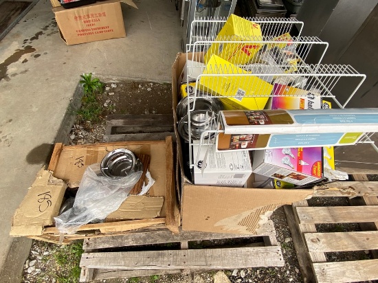 Pallet of new light bulbs/warmers