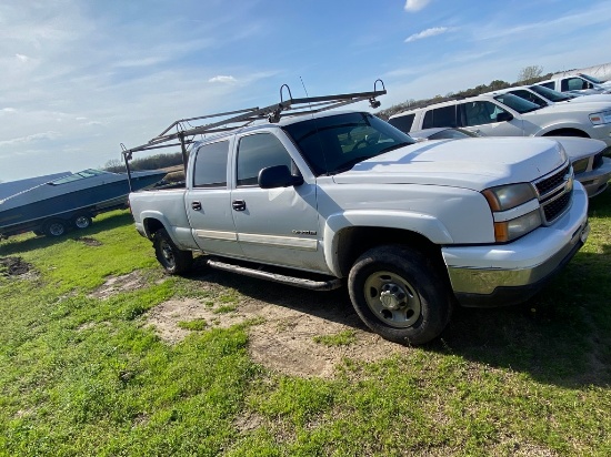2007 Chevy 1500 HD Crew Cab Shows 333K 6.0 Runs & Drives Clean title