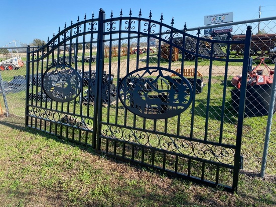 14ft. Bi Parting Entry Gate with deer cut out