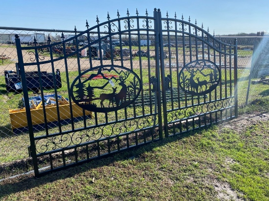 14ft. Bi Parting Entry Gate with deer cut out