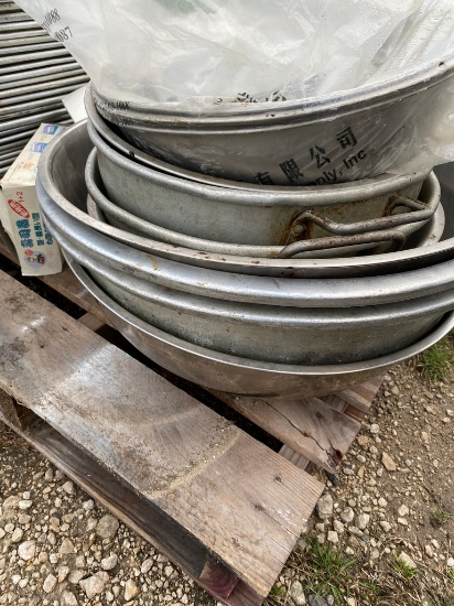 Pallet of stainless trays & bowls