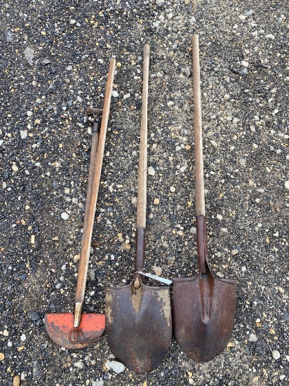 Bundle of yard tools