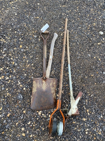Bundle of yard tools