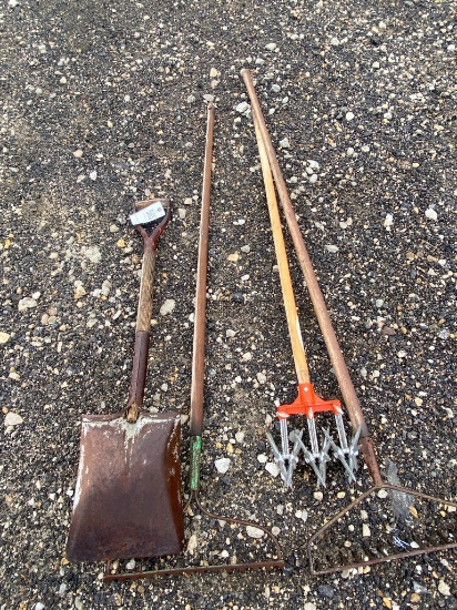 Bundle of yard tools