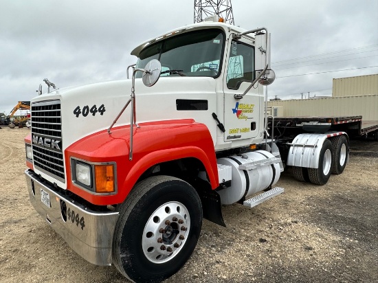 2006 Mack Maxi Cruise Day Cab 602K miles 13 speed Trans runs & drives clean title
