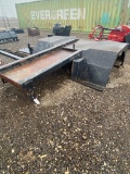 Single wheel custom bed with gooseneck hitch