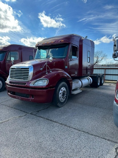 2005 Freightliner Runs & drives Good motor Cat C15 10 Speed miles show 777,095