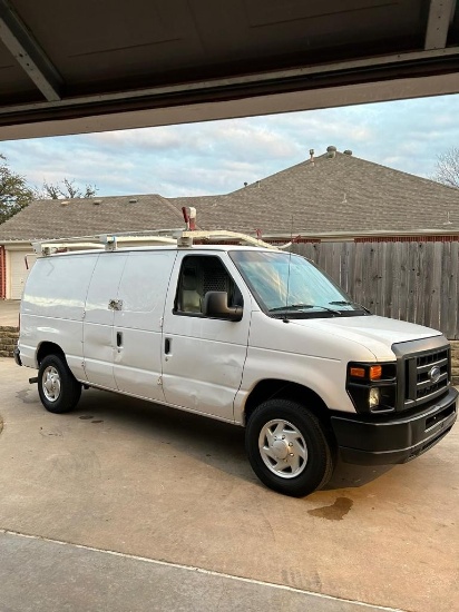 2014 Ford Cargo Van E250 Runs good miles show195,034