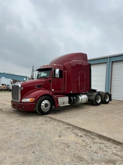 2014 Peterbilt runs & drives 10 speed shows 973530 Miles