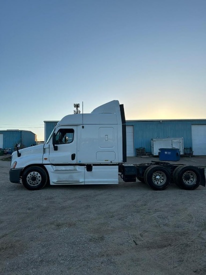 2013 Freighliner 10 speed runs good 9060516 miles