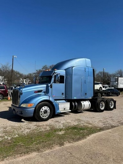2014 Peterbilt good conditon runs & drives , motor is Pacar 10 speed