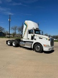 2013 Peterbilt 386 Daycab Shows 791K 10 Speed trans, runs and drives clean title