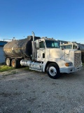 1998 Freightliner Tanker truck shows 609930.9 miles runs good