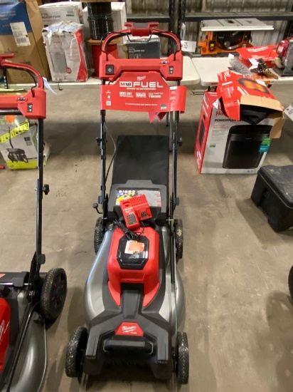 Milwaukee M18 self propell mower with bag & charger no battery