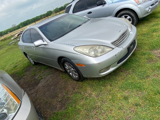 2002 Lexus ES 300 Silver runs & drives clean title