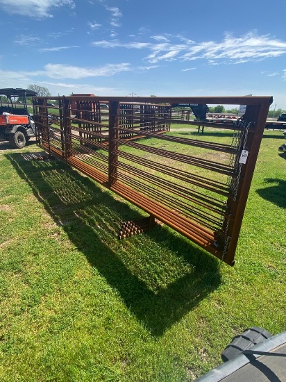 5-24ft. Free standing panels with walk throu gate