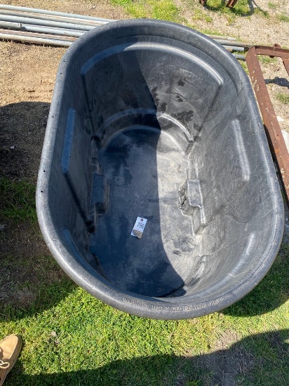 100 Gallon Rubbermaid Tubs
