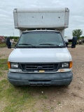 2006 Ford Box Truck 171K Runs & Drives Clean title