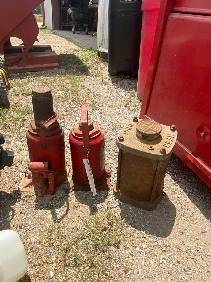 3 Bottle Jacks