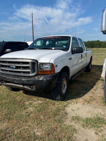 1999 Ford F250 V8 Triton Crew Cab 4x4 Shows 147K runs & Drives Cold AC Clean title