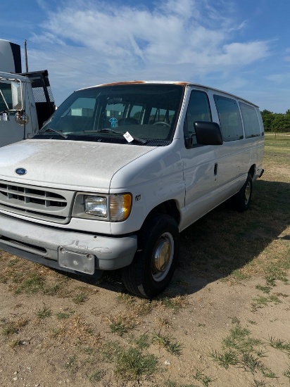 2002 Ford E350 Van Shows 267K Miles V8 Triton Runs & Drives Clean title