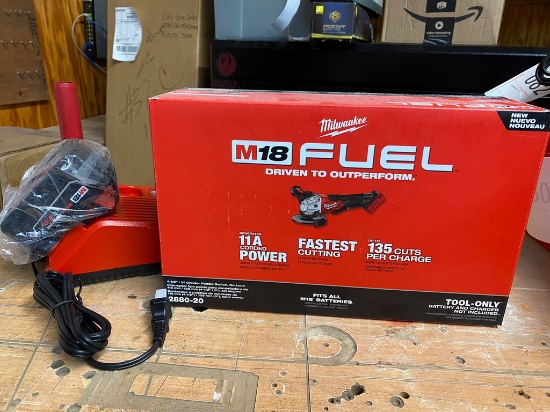 New Milwaukee Fuel Grinder with 3.0 Battery & Charger