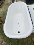 1939 Depression ERA Cast iron Bathtub has all 4 feet and in good condition