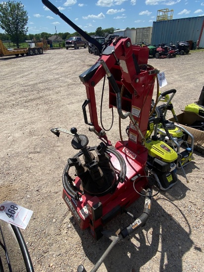 Hunter Tire Machine all works good, comes with 4 pads